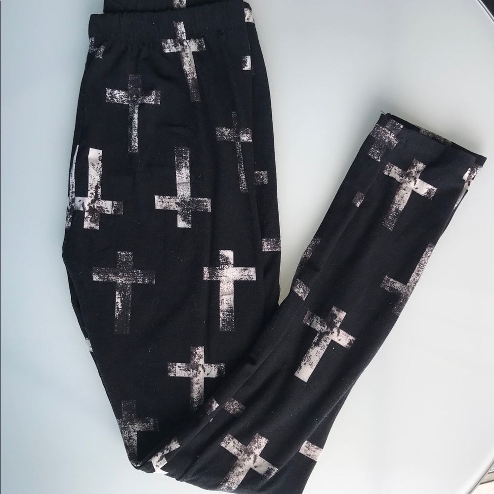LIKE NEW!! 🖤Black Cross leggings